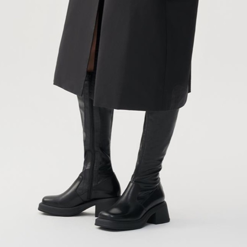 Vagabond Dorah Tall Boots in Black Leather (size 38)